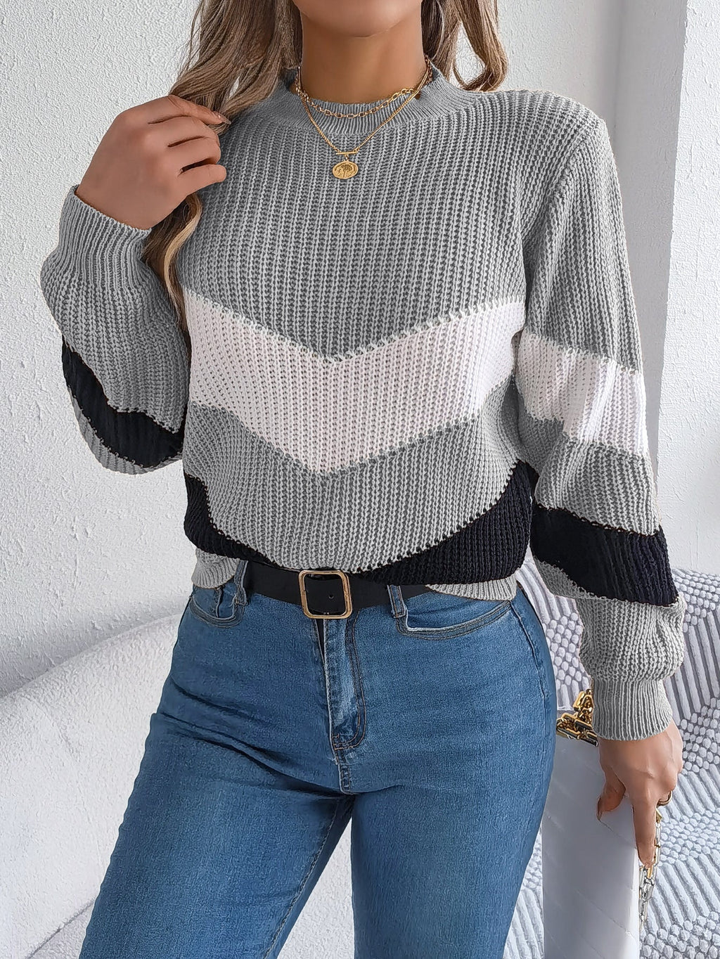 Casual sweater with wide sleeves