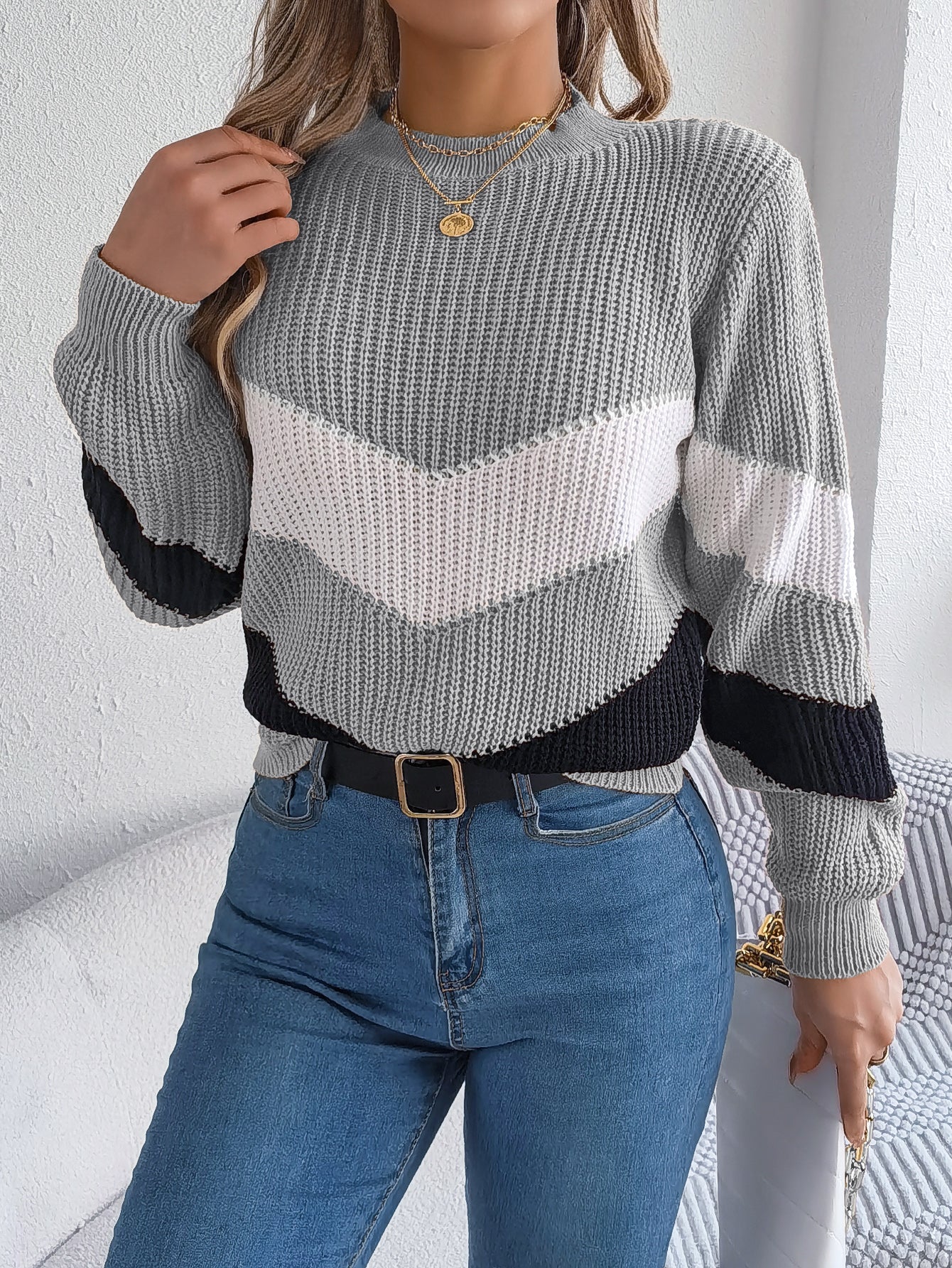 Casual sweater with wide sleeves