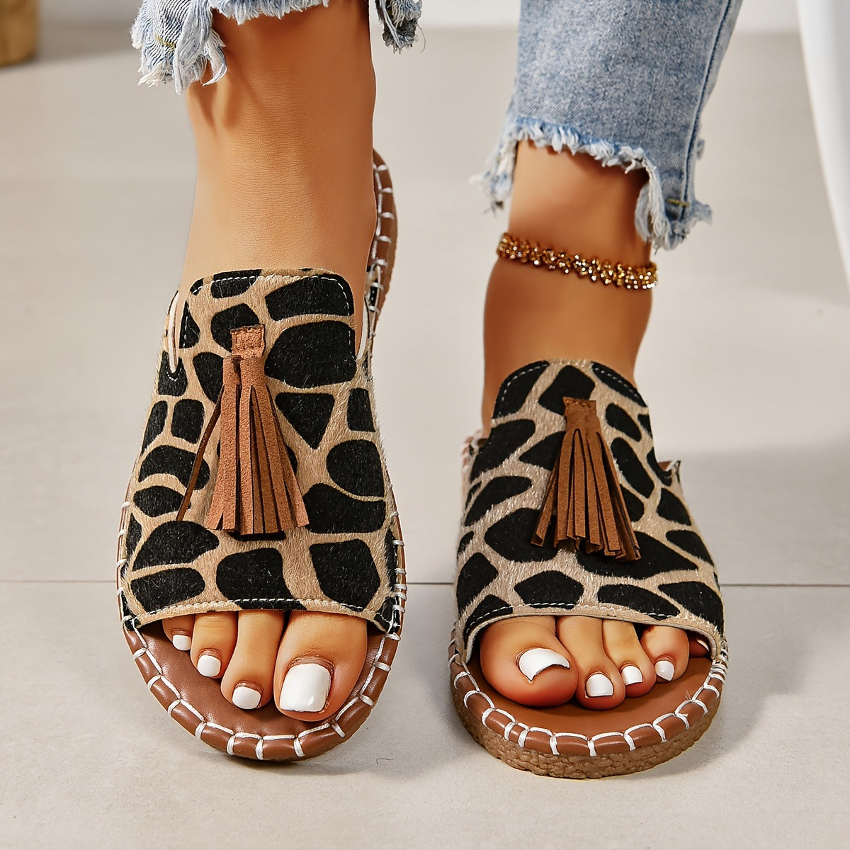 Women's Tassel Decorated Flat Sandals