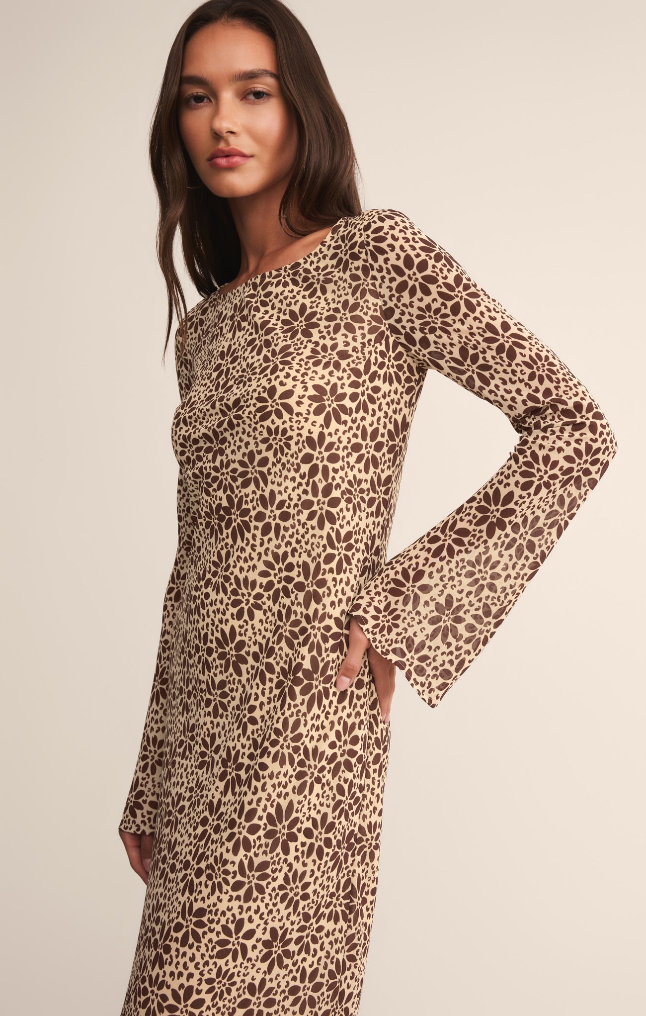 Robe longue Campbell - Robe de soirée en crêpe à manches longues et col bateau pour femme