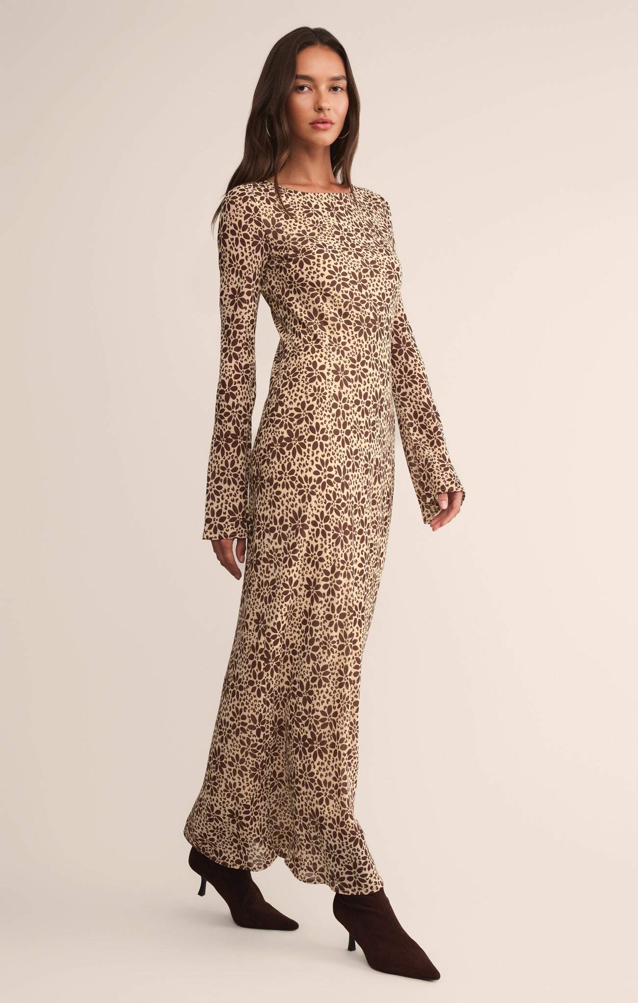 Robe longue Campbell - Robe de soirée en crêpe à manches longues et col bateau pour femme