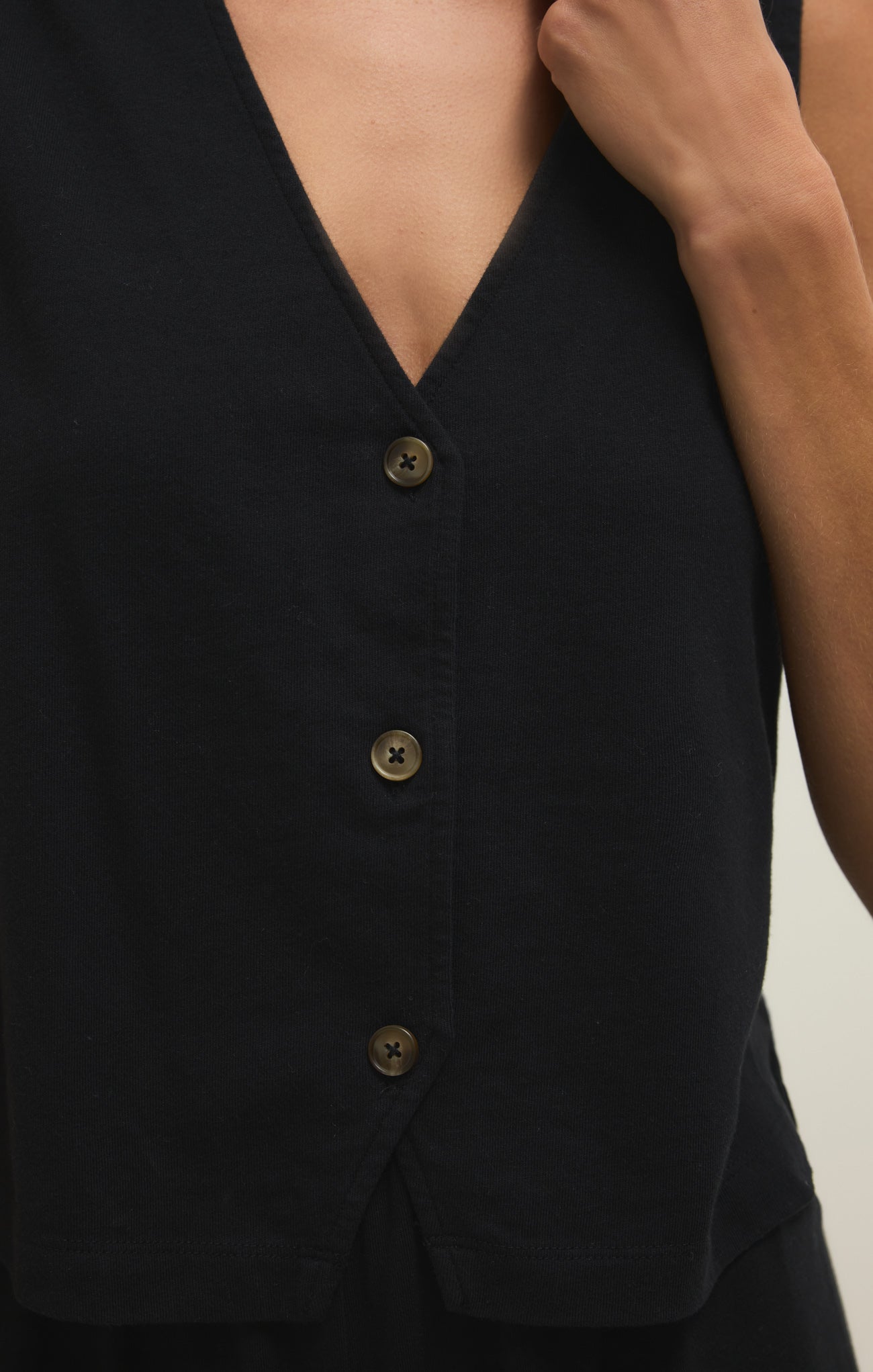Haut sans manches Noelle Jersey - Débardeur 100 % coton avec col en V boutonné et délavage minéral pour femme
