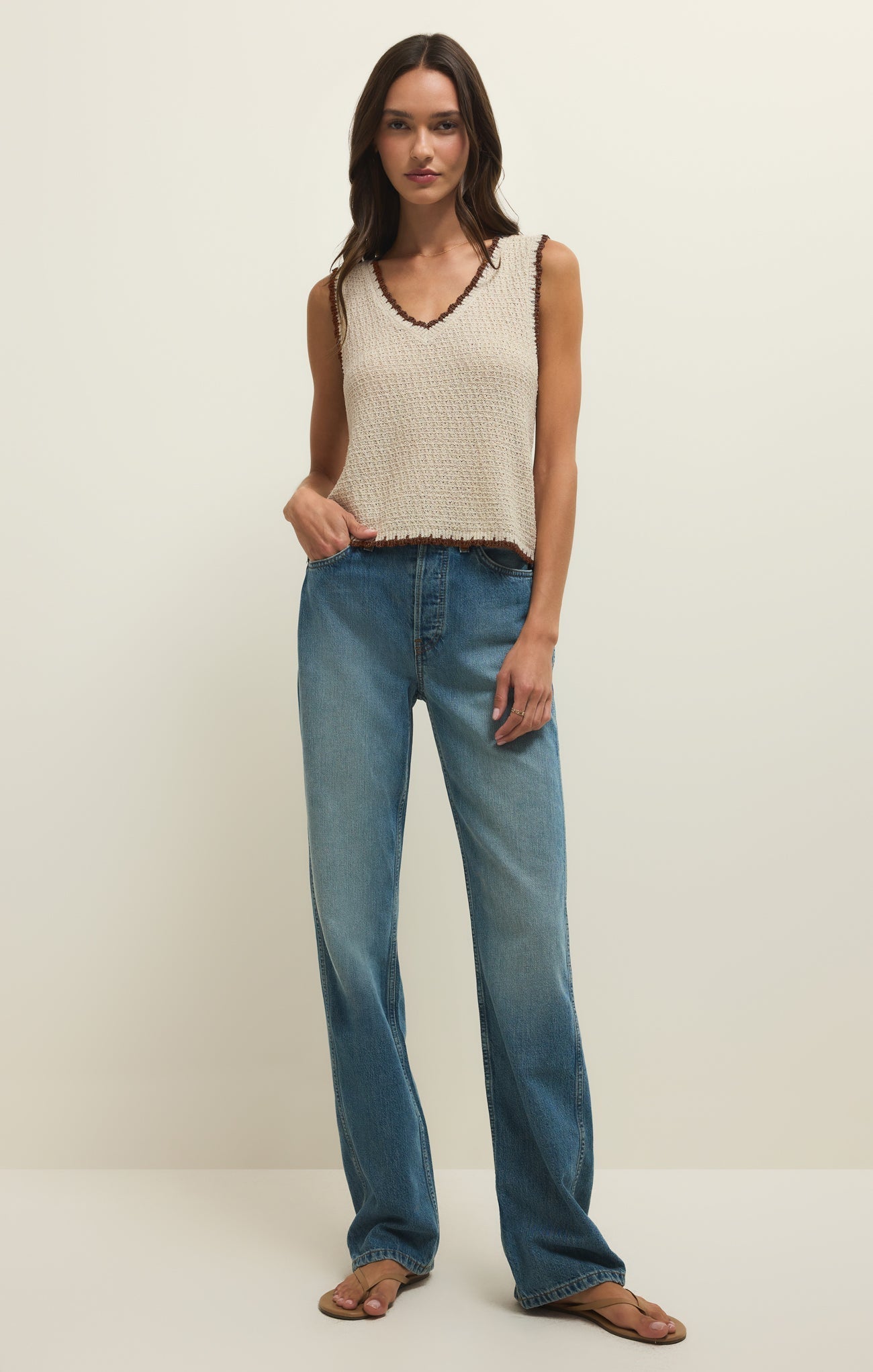 Débardeur Yessenia Whipstitch – Haut en maille sans manches à col en V avec bordure contrastée pour femme