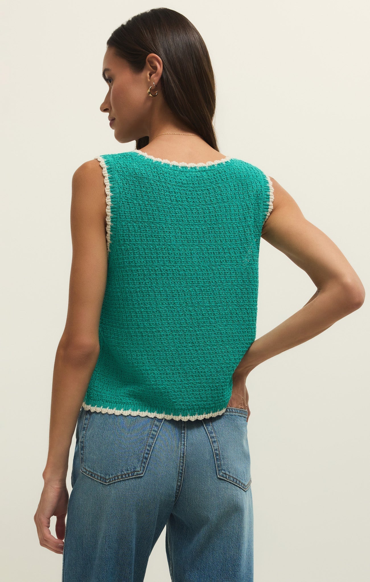 Débardeur Yessenia Whipstitch – Haut en maille sans manches à col en V avec bordure contrastée pour femme