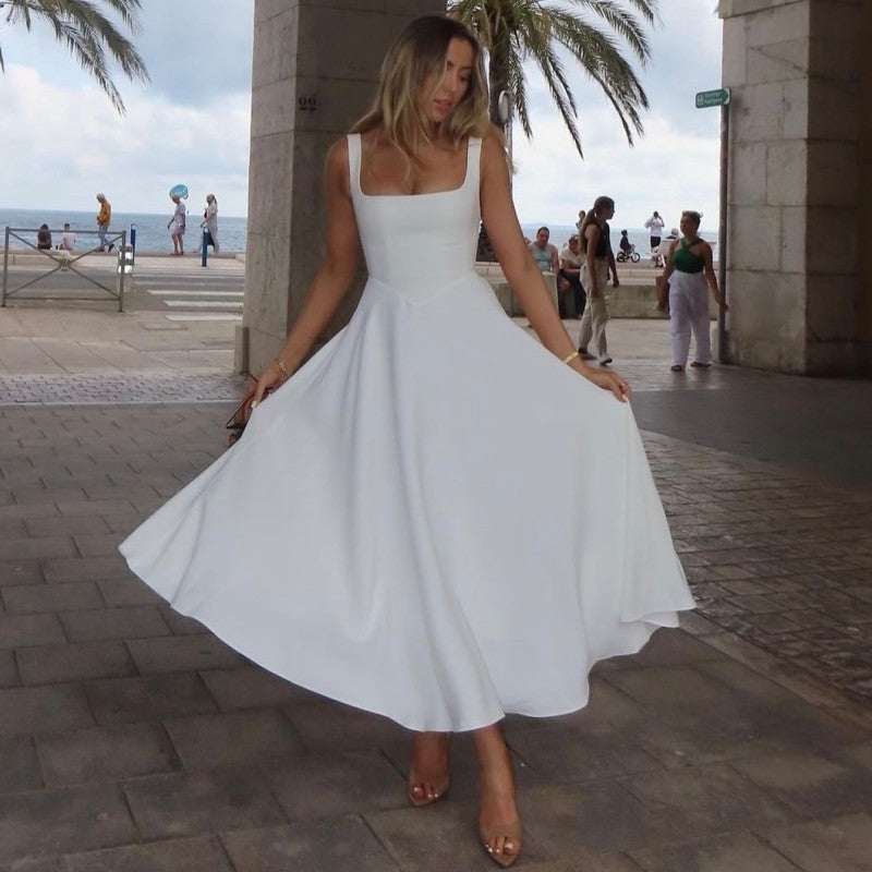Flowy and timeless midi dress